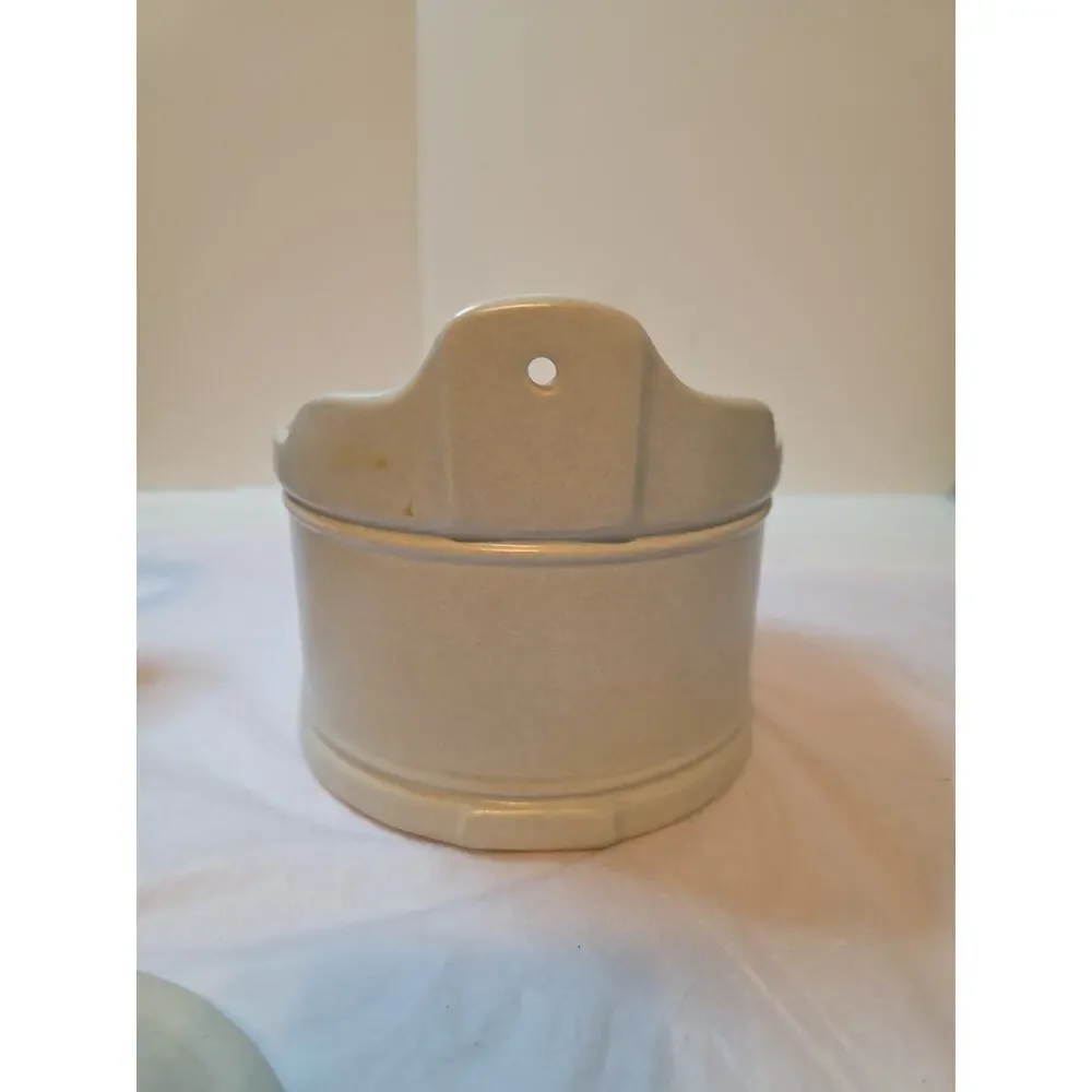 Pfaltzgraff Yorktowne Hanging Salt Box & Lid VTG Stoneware Crock Cellar 560Y